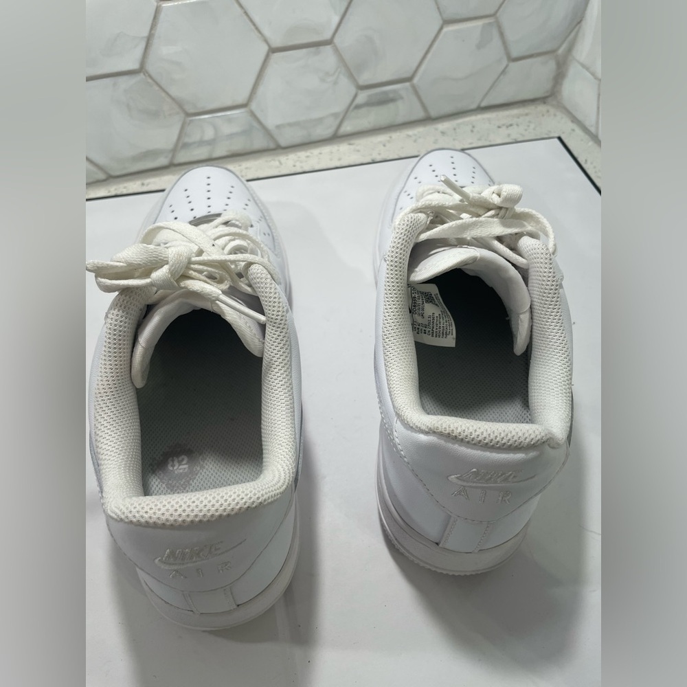 Nike Air Force 1 Low Sneakers Size 10 White Woman's DD8959-100 Great Shape - Picture 12 of 16